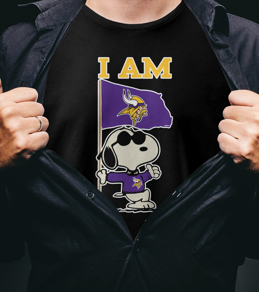 I Am Minnesota Vikings Snoopy T-Shirt