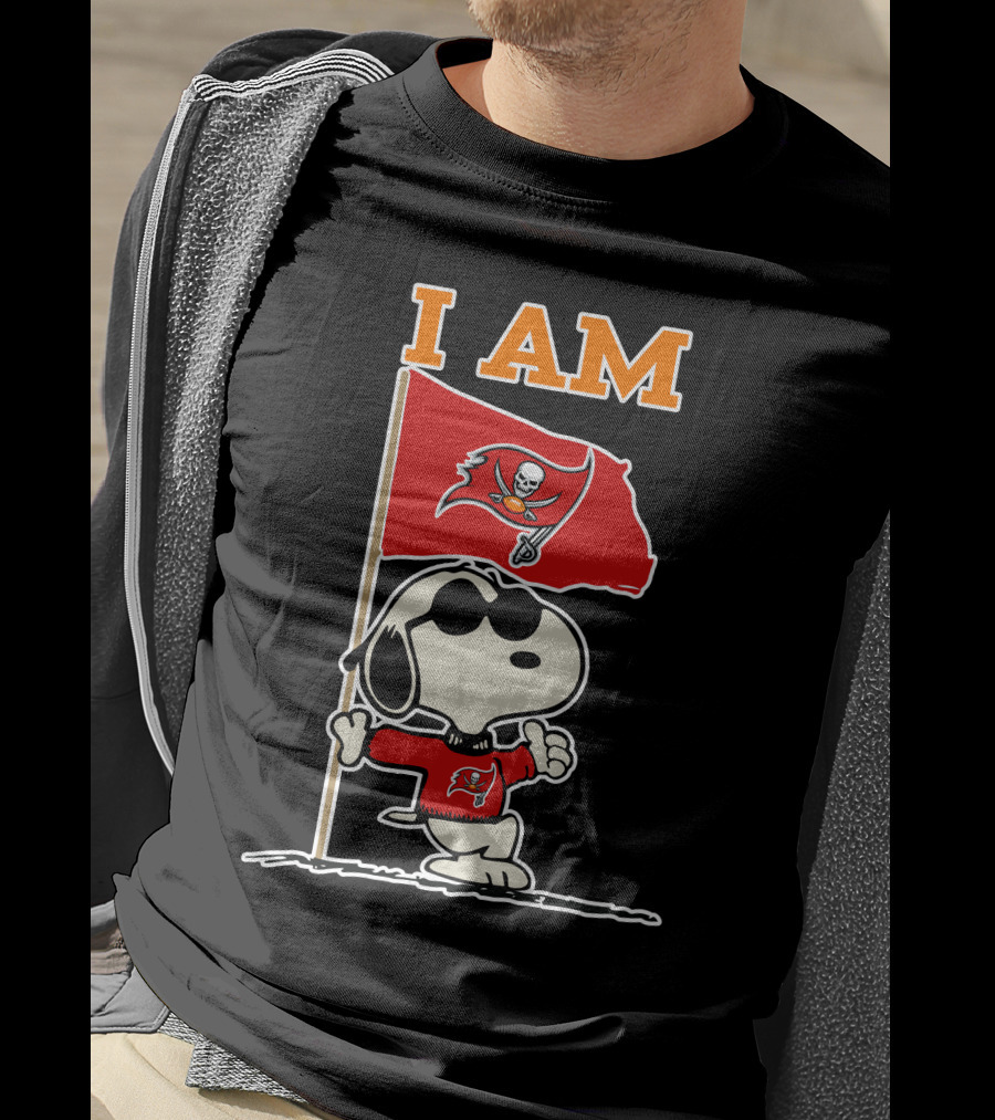 I Am Tampa Bay Buccaneers Snoopy Flag Nfl Football Fan T-Shirt