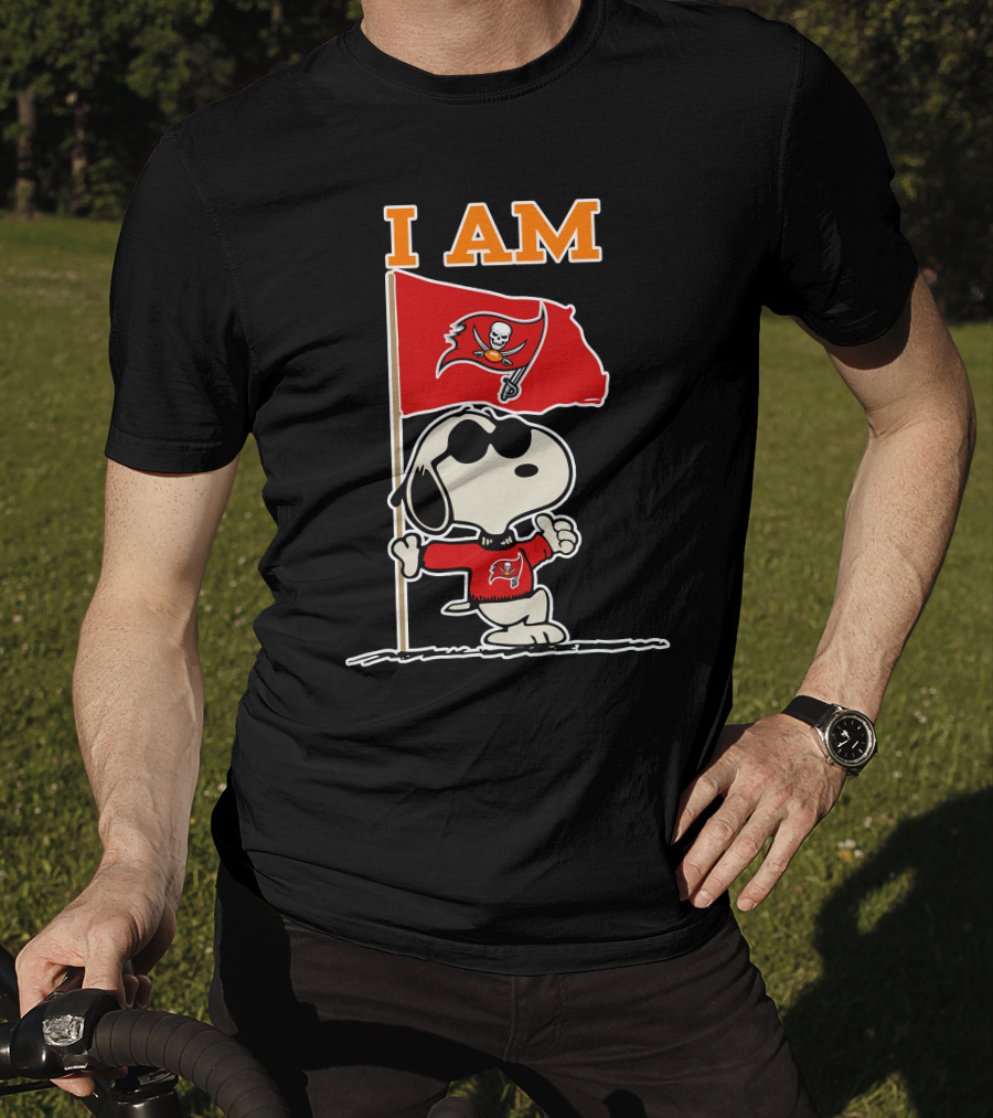 I Am Tampa Bay Buccaneers Snoopy Flag Nfl Football Fan T-Shirt