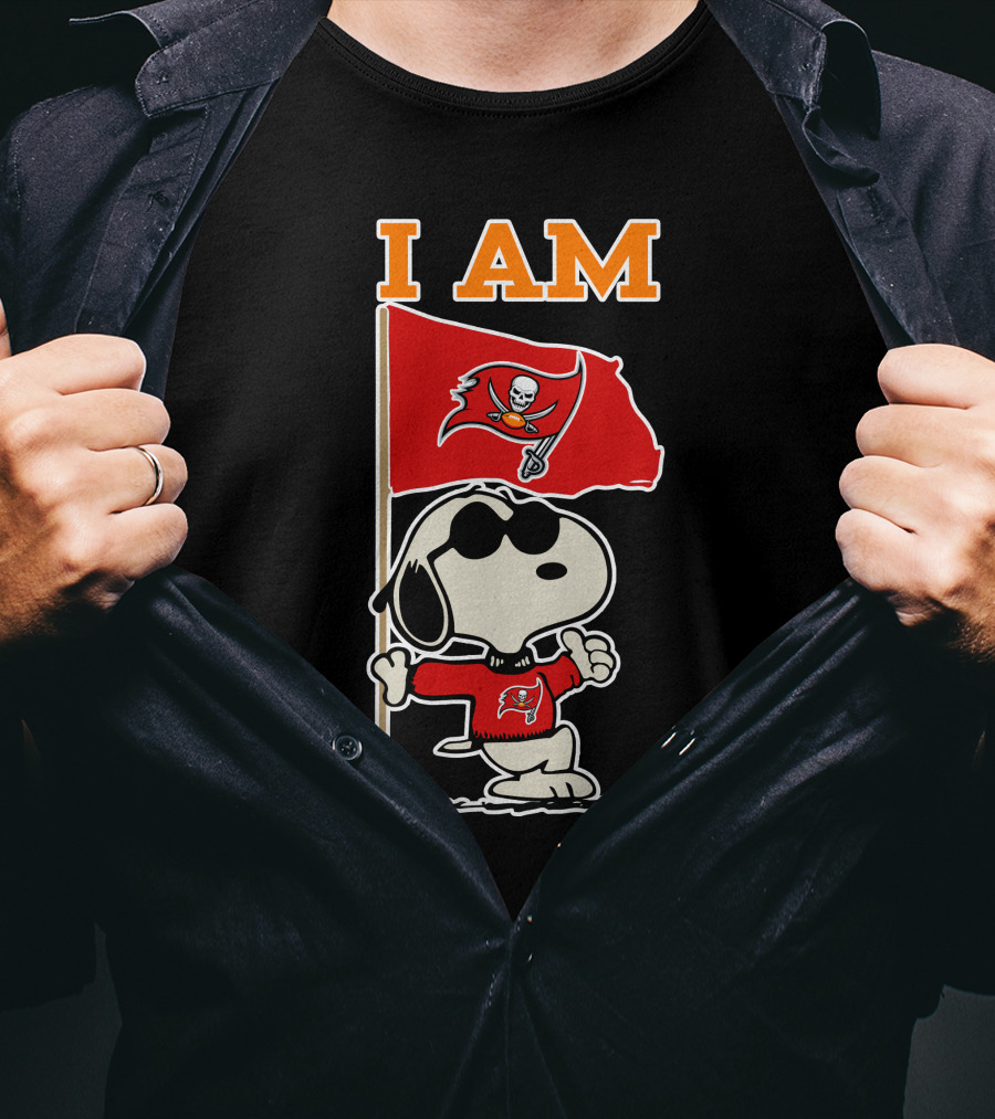 I Am Tampa Bay Buccaneers Snoopy Flag Nfl Football Fan T-Shirt