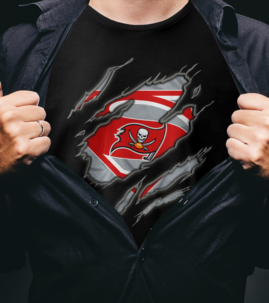 Tampa Bay Buccaneers Superman Logo Rip T-Shirt