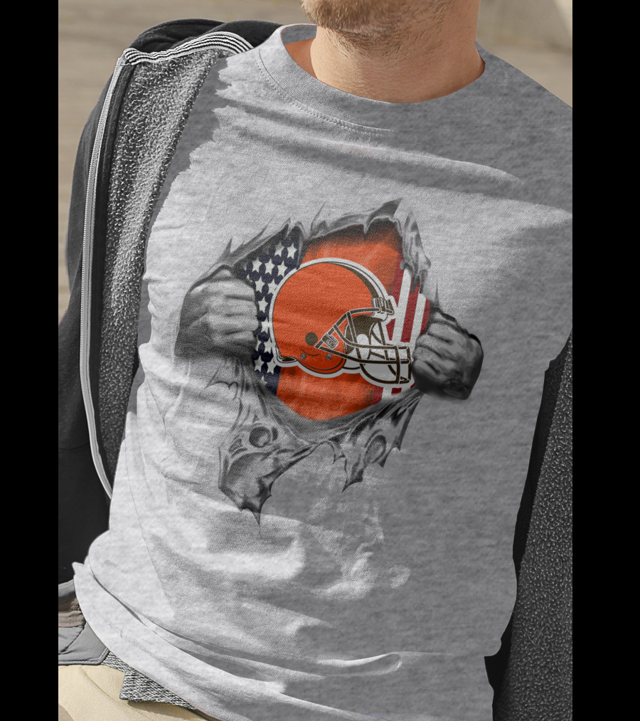 Cleveland Browns Helmet Over American Flag Background With Grayscale Ripped Effect T-Shirt