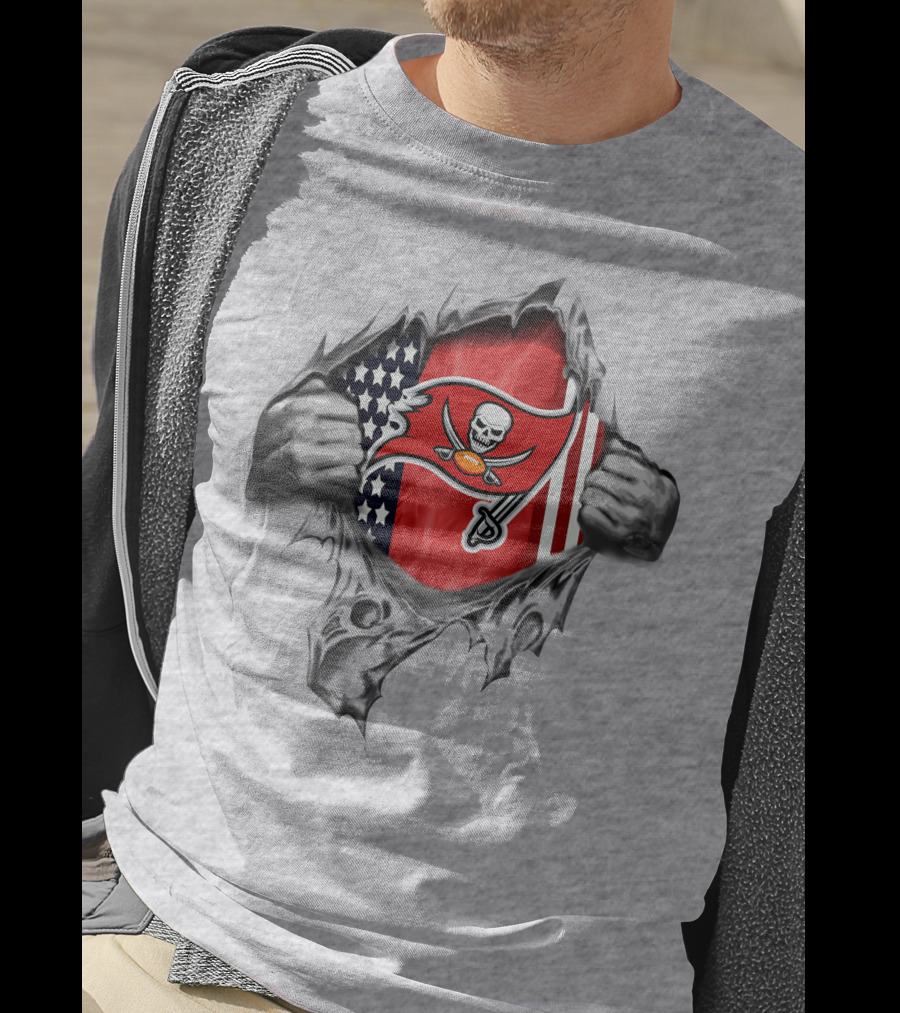 Tampa Bay Buccaneers Flag With American Flag And Pirate Skull Sword T-Shirt