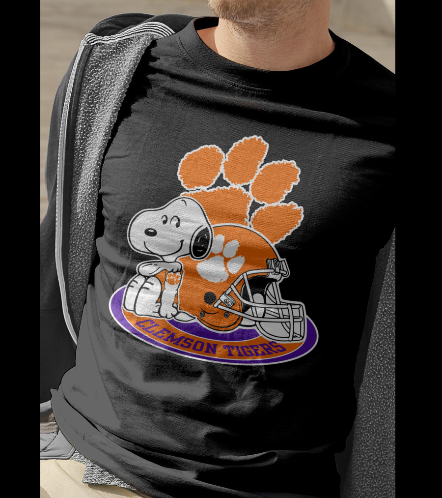 Clemson Tigers Snoopy Paw Print Helmet T-Shirt