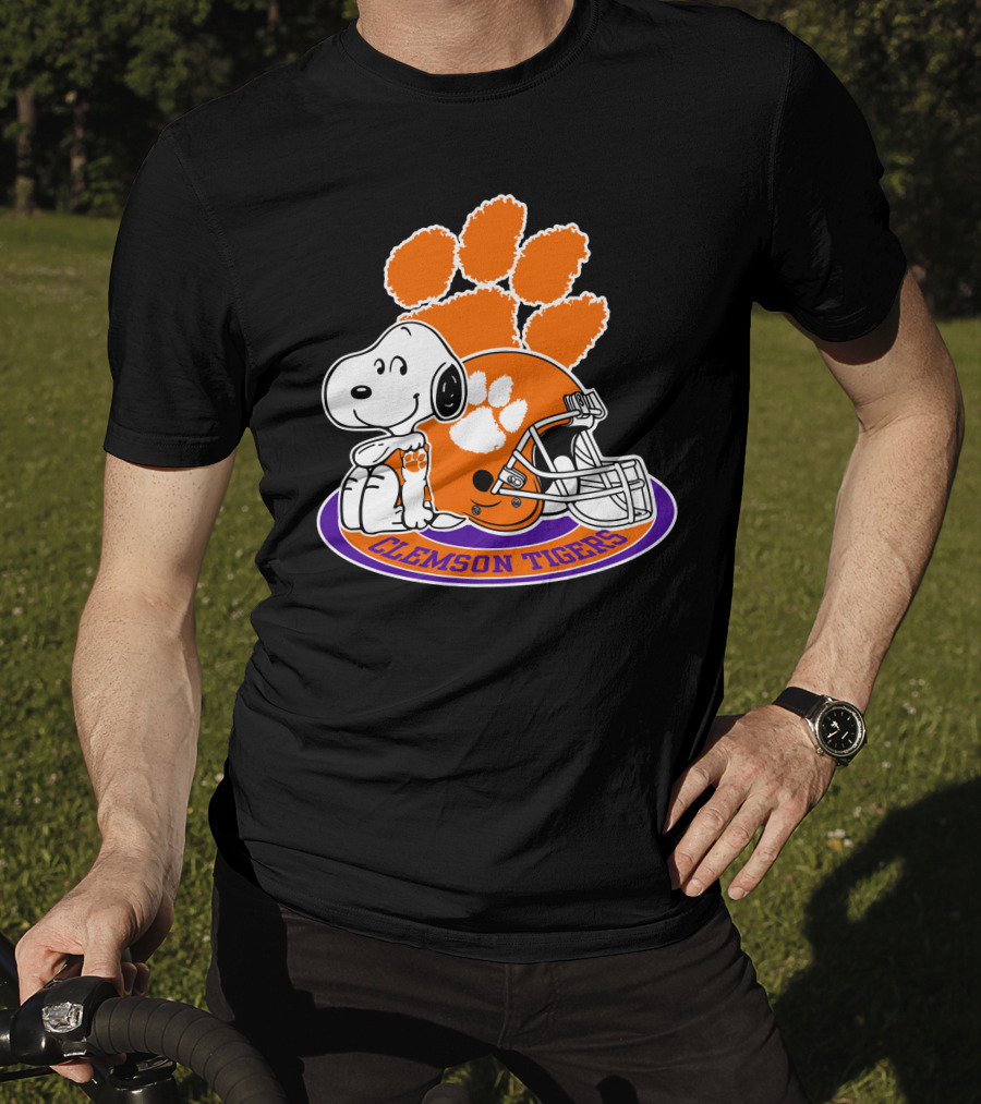 Clemson Tigers Snoopy Paw Print Helmet T-Shirt
