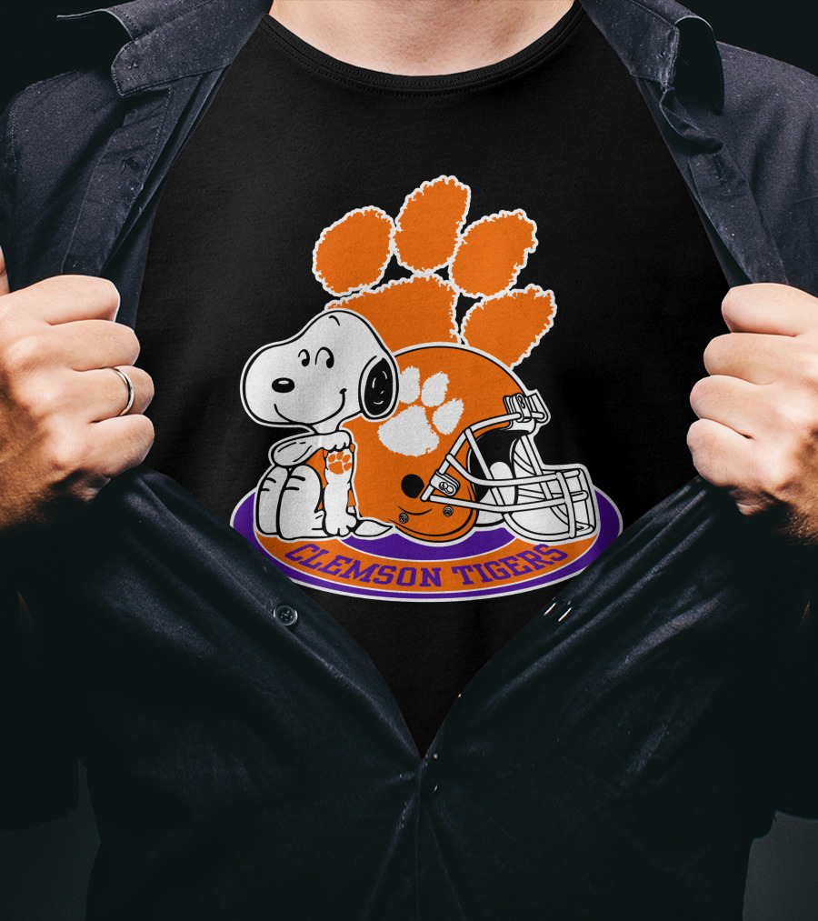 Clemson Tigers Snoopy Paw Print Helmet T-Shirt