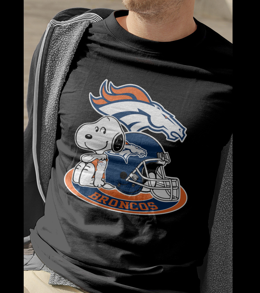 Denver Broncos Snoopy With Broncos Helmet T-Shirt