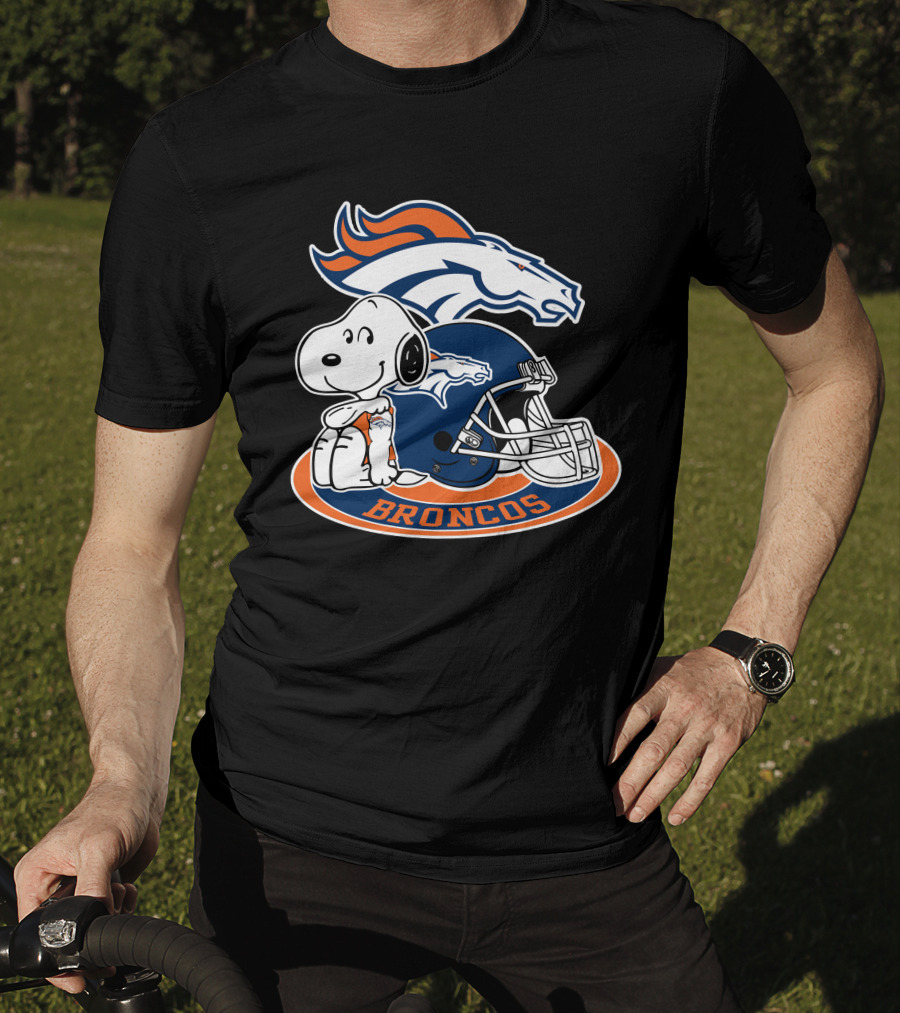 Denver Broncos Snoopy With Broncos Helmet T-Shirt