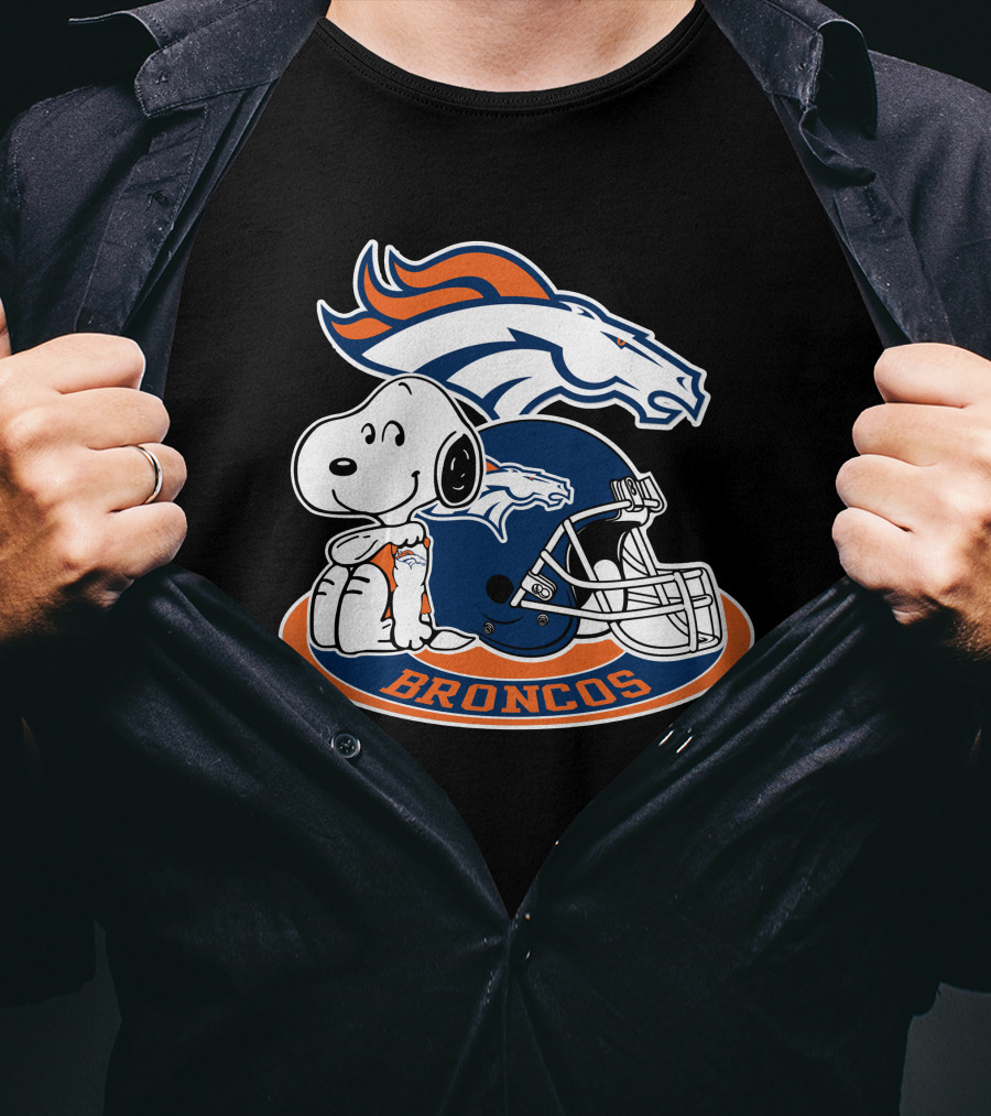 Denver Broncos Snoopy With Broncos Helmet T-Shirt