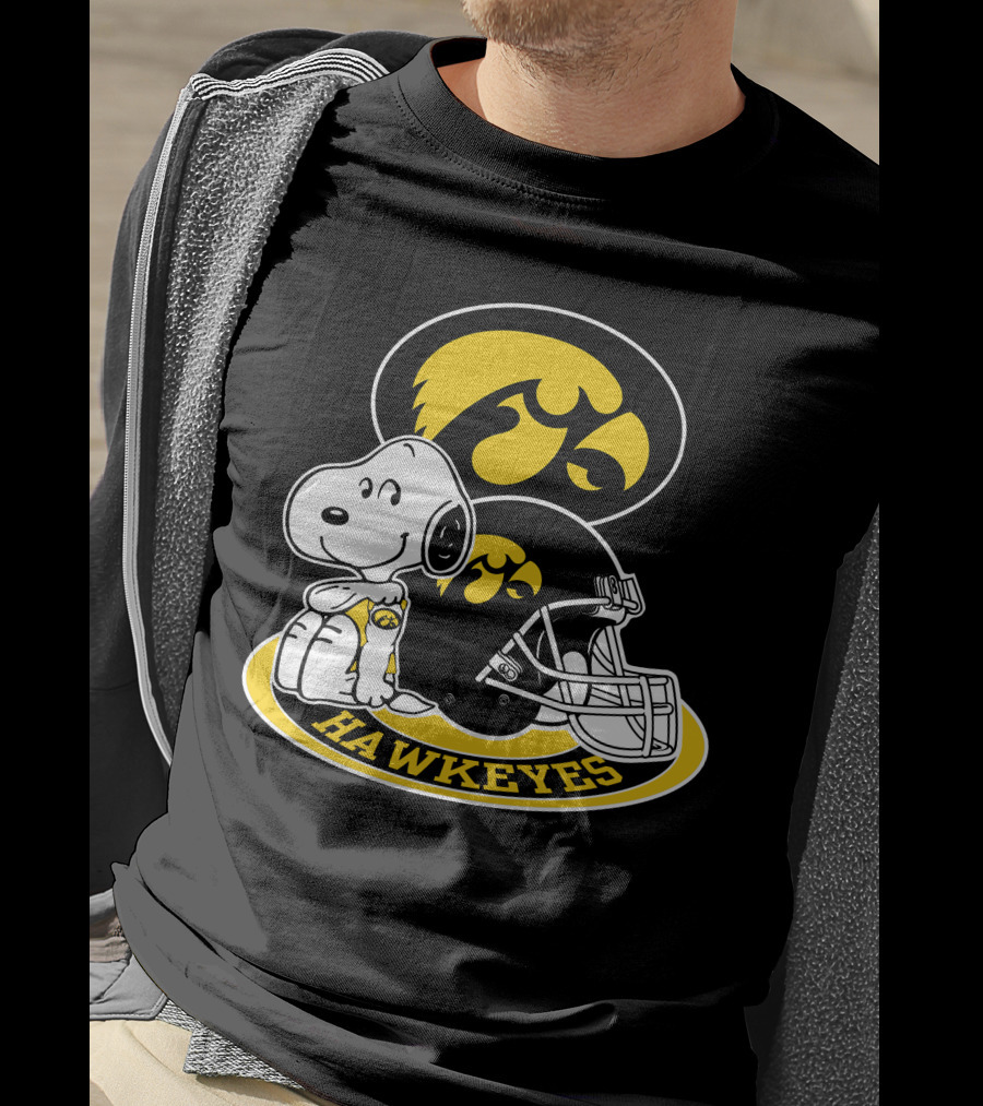 Snoopy Iowa Hawkeyes Helmet Fan T-Shirt