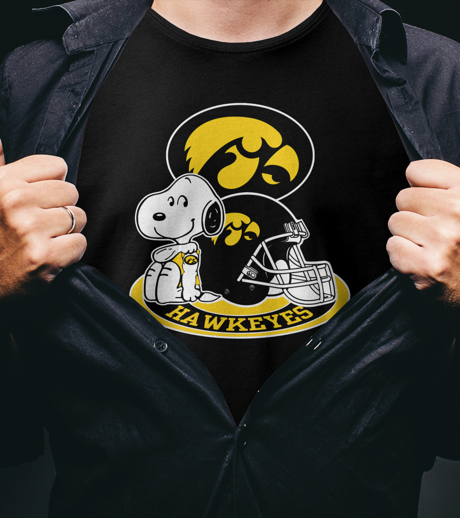 Snoopy Iowa Hawkeyes Helmet Fan T-Shirt