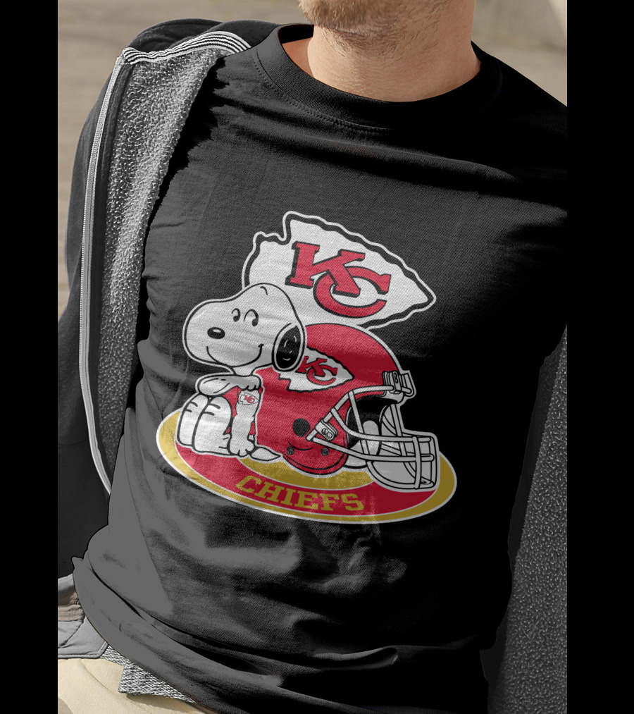 Kansas City Chiefs Snoopy Kc Arrowhead Helmet T-Shirt