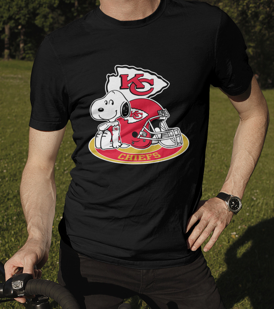 Kansas City Chiefs Snoopy Kc Arrowhead Helmet T-Shirt