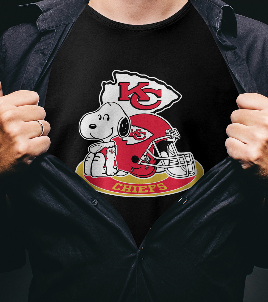 Kansas City Chiefs Snoopy Kc Arrowhead Helmet T-Shirt
