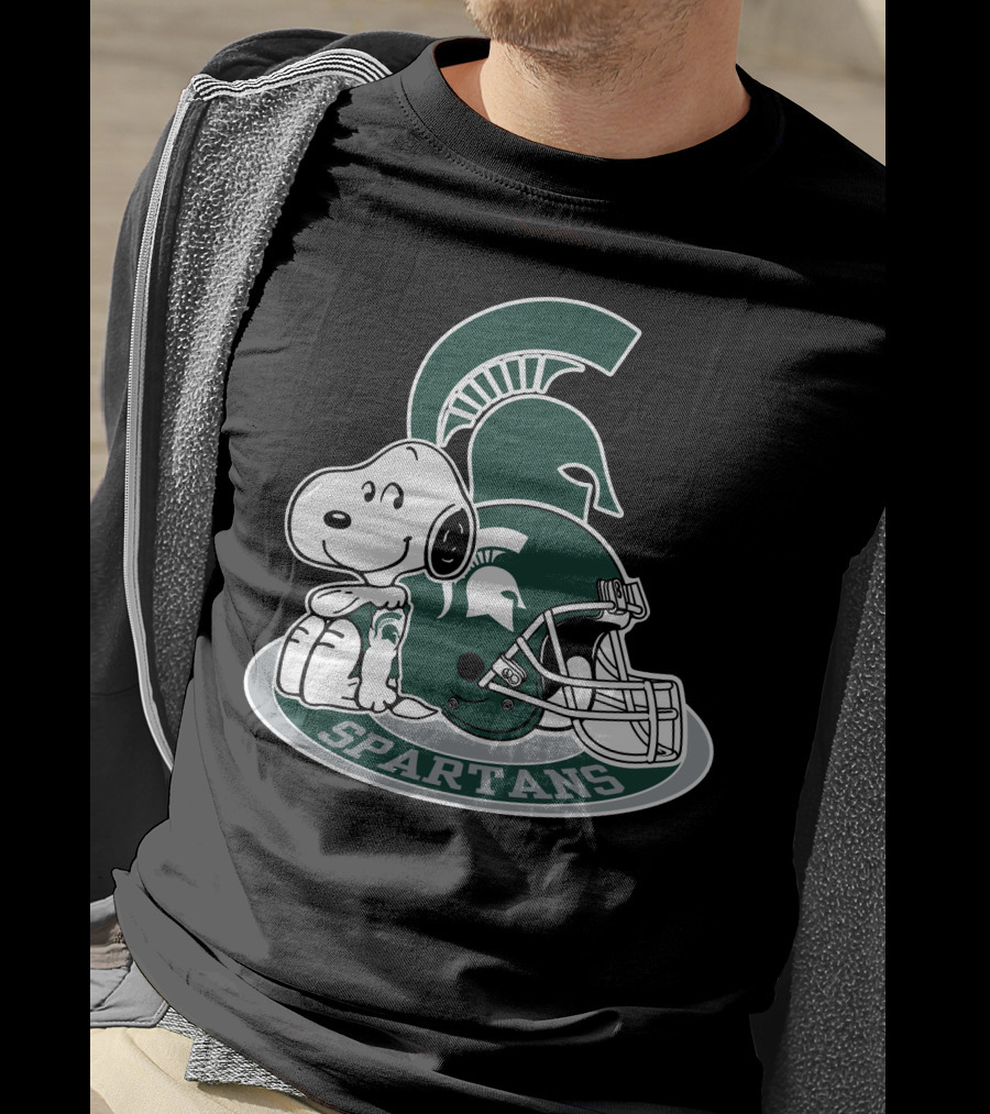Snoopy Michigan State Spartans Football Helmet T-Shirt