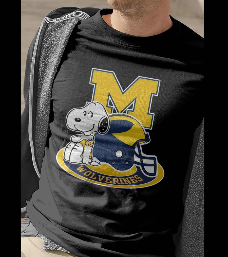 Michigan Wolverines Snoopy M Helmet T-Shirt