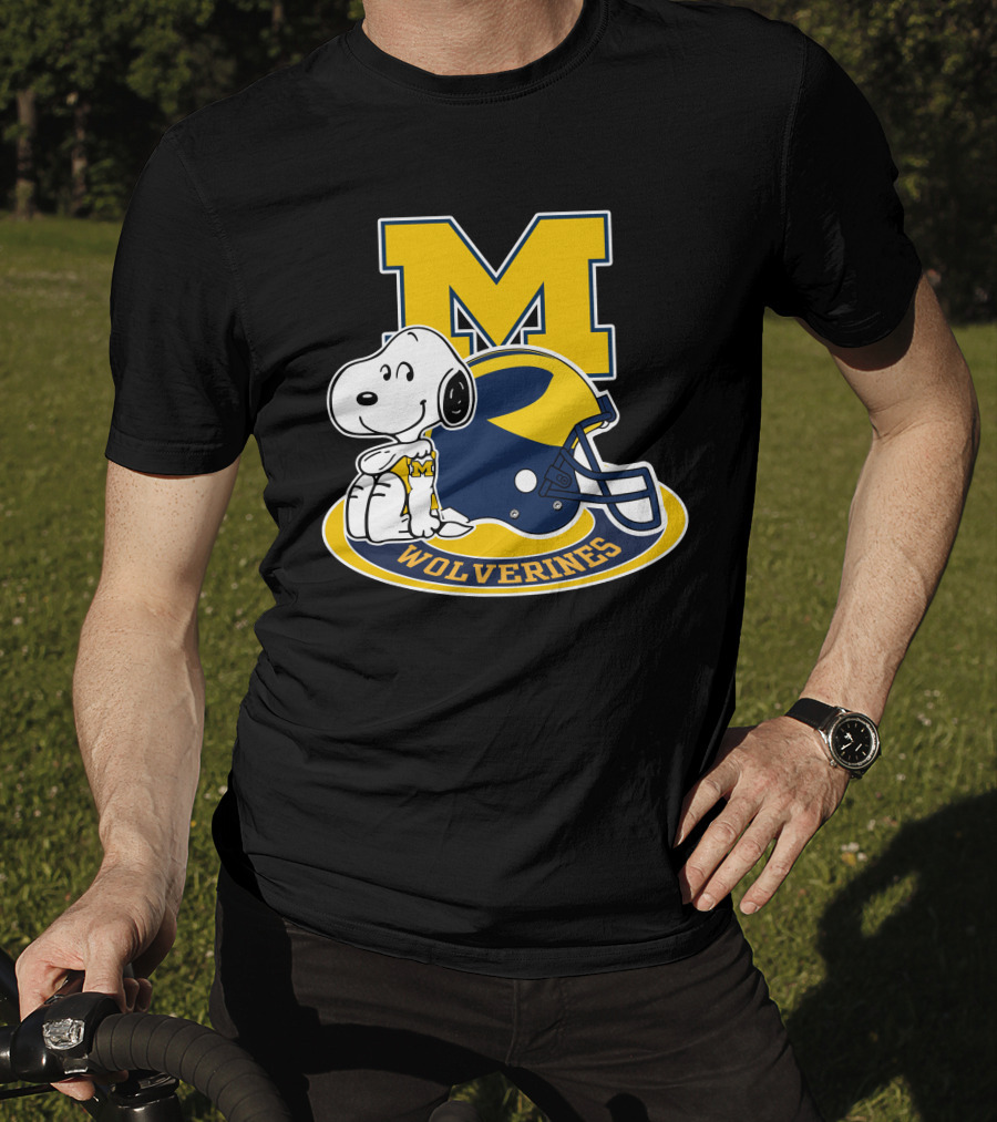 Michigan Wolverines Snoopy M Helmet T-Shirt