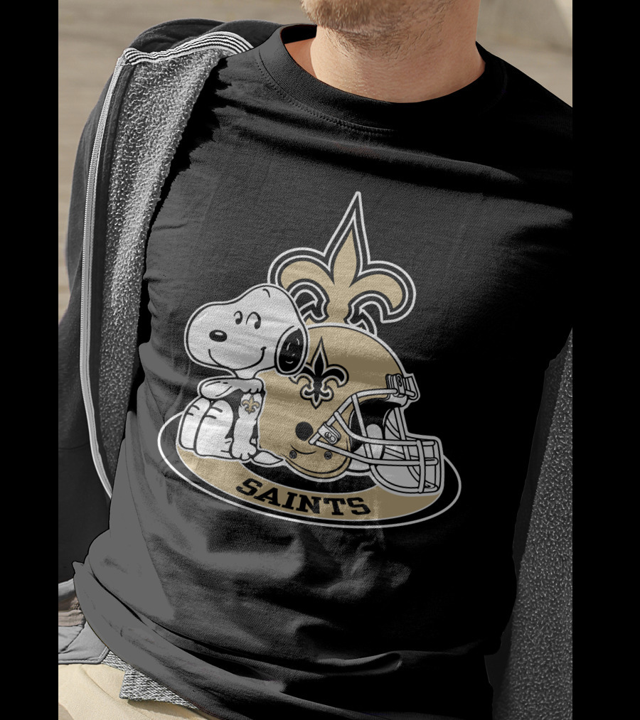 Snoopy New Orleans Saints Football Helmet Fleur-De-Lis T-Shirt