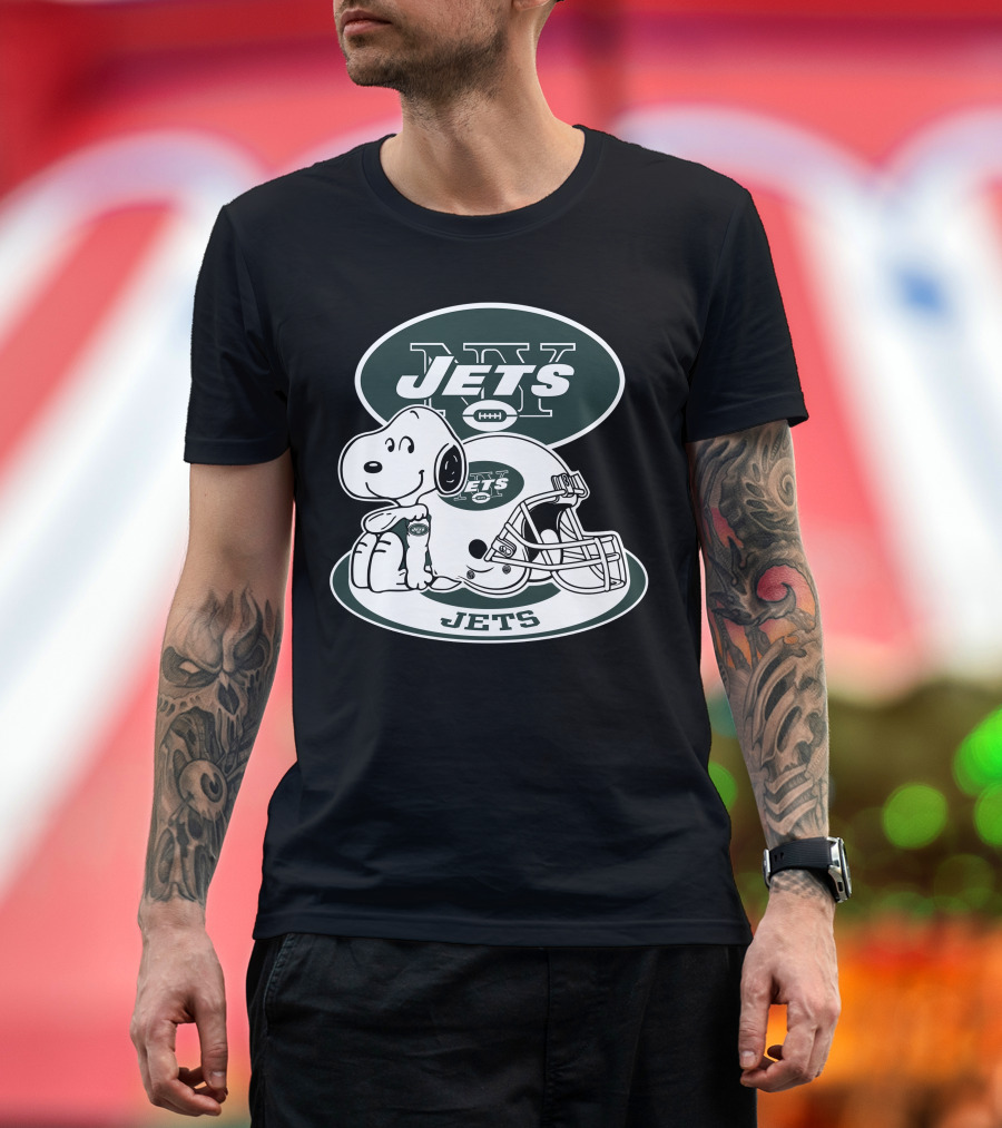 New York Jets Snoopy Football Helmet T-Shirt