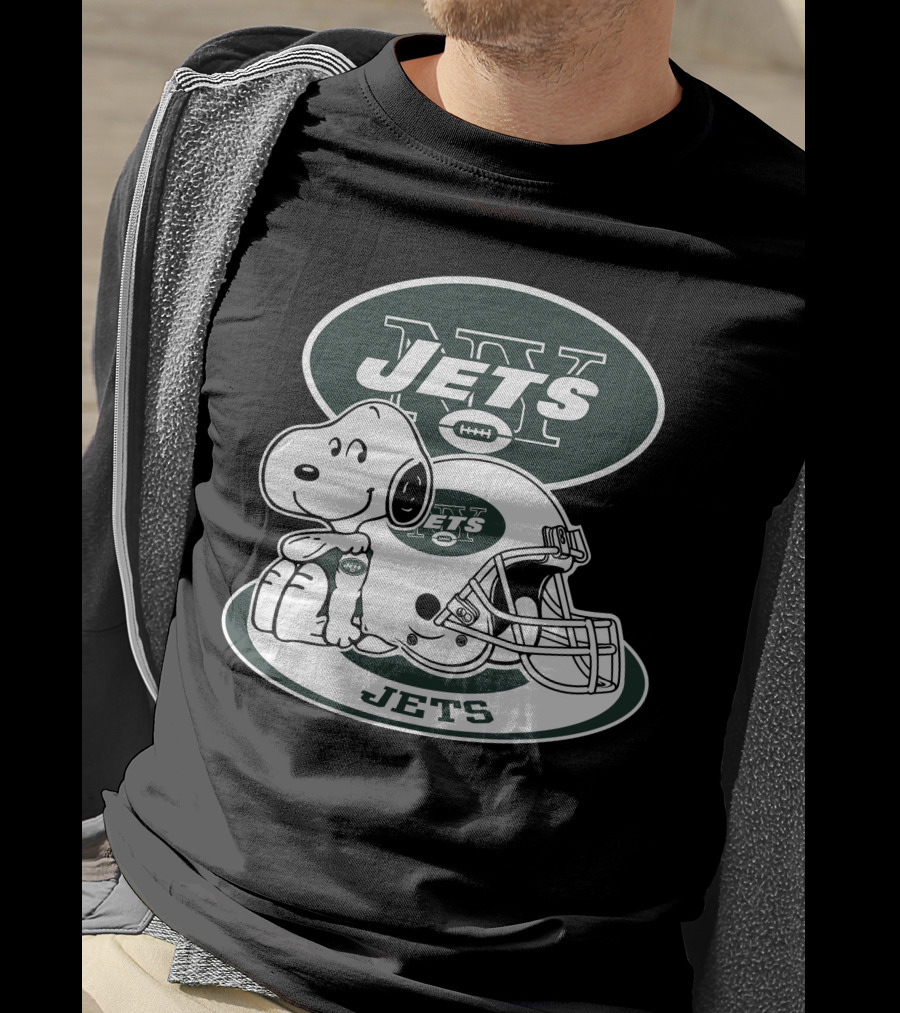 New York Jets Snoopy Football Helmet T-Shirt