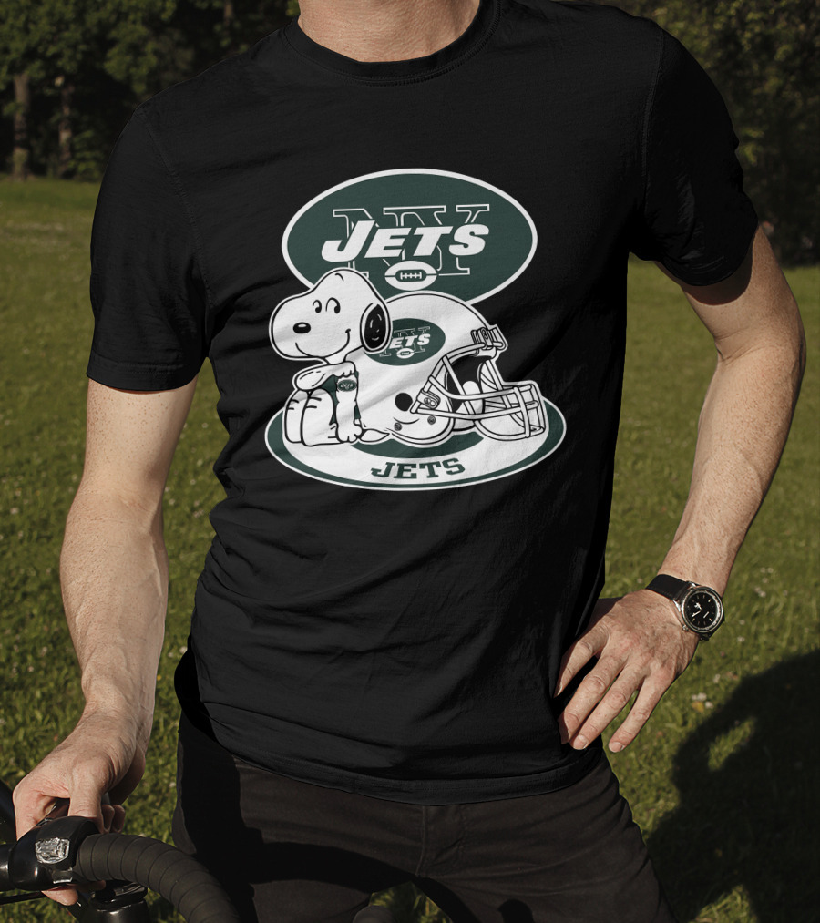 New York Jets Snoopy Football Helmet T-Shirt