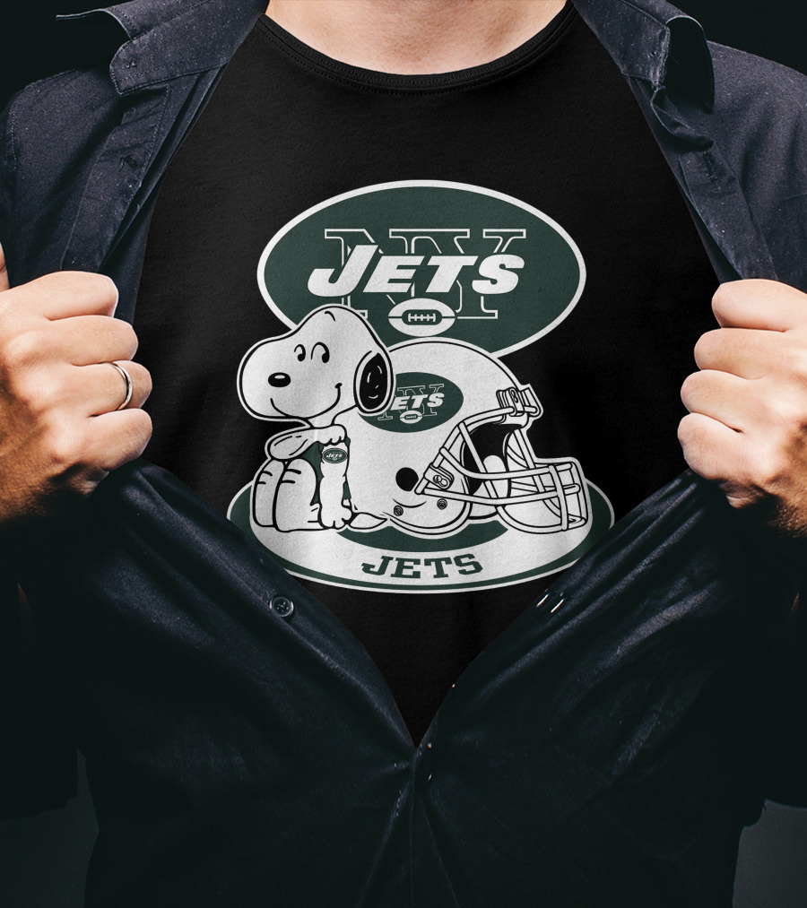 New York Jets Snoopy Football Helmet T-Shirt