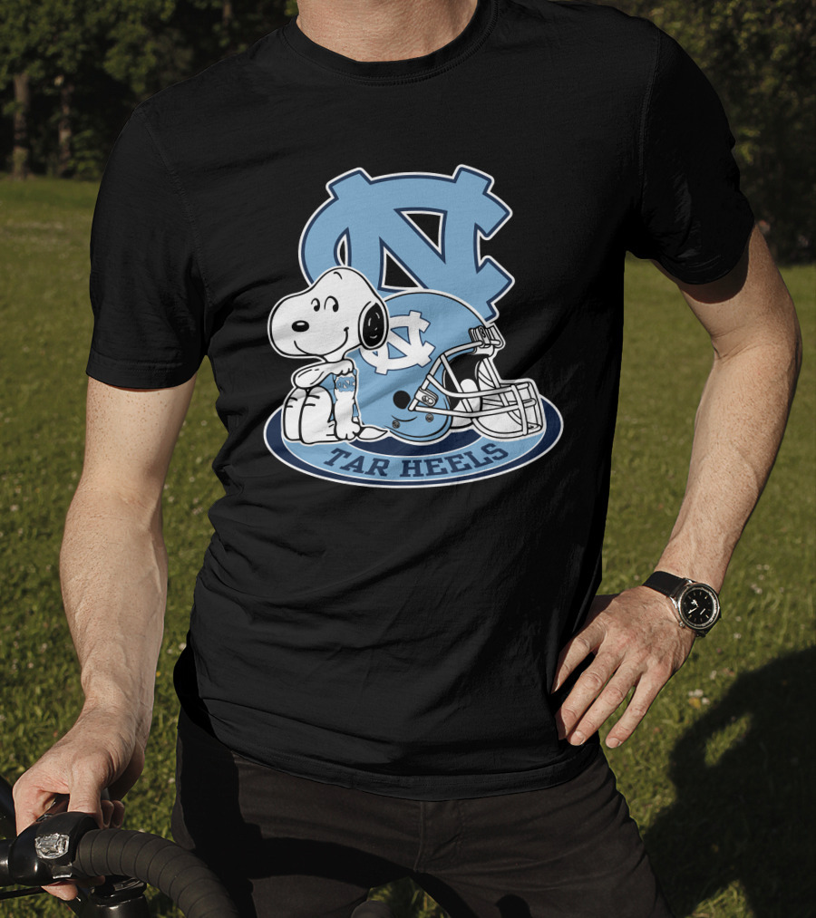 North Carolina Tar Heels Snoopy Football Helmet T-Shirt