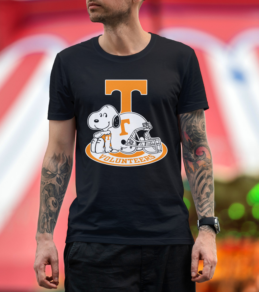 Snoopy Tennessee Volunteers Football Helmet T-Shirt