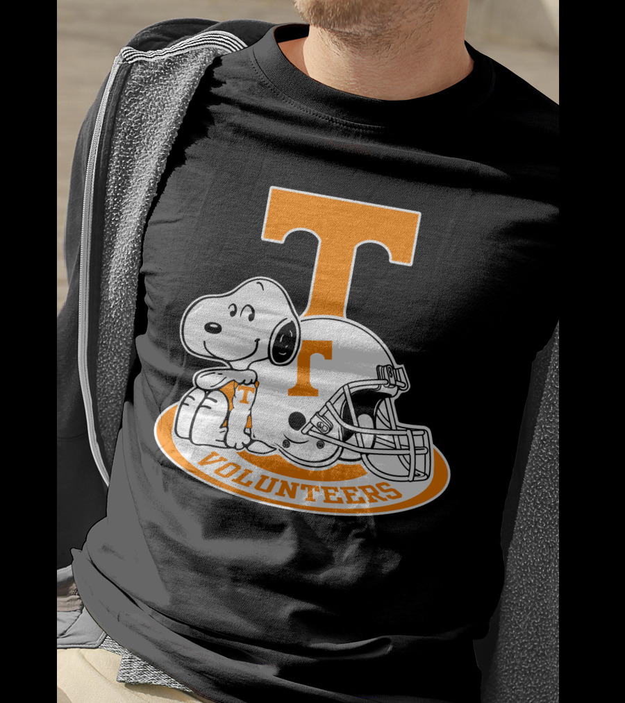 Snoopy Tennessee Volunteers Football Helmet T-Shirt
