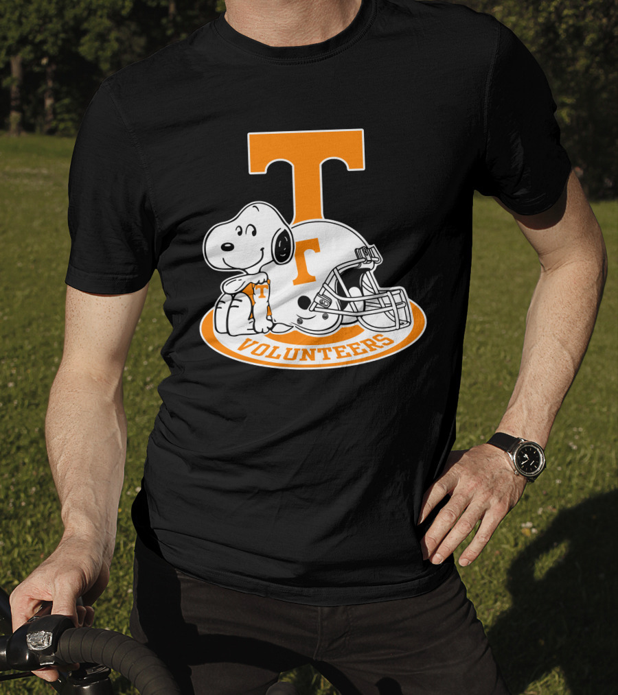 Snoopy Tennessee Volunteers Football Helmet T-Shirt
