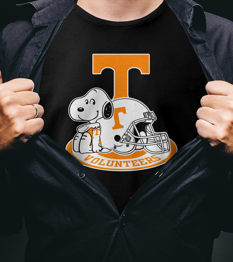 Snoopy Tennessee Volunteers Football Helmet T-Shirt