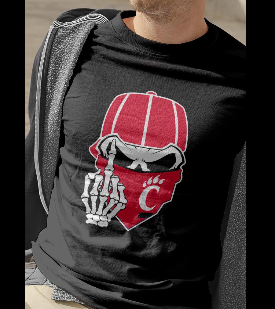 Cincinnati Bearcats Skull With Red Bandana And Skeleton Hand T-Shirt