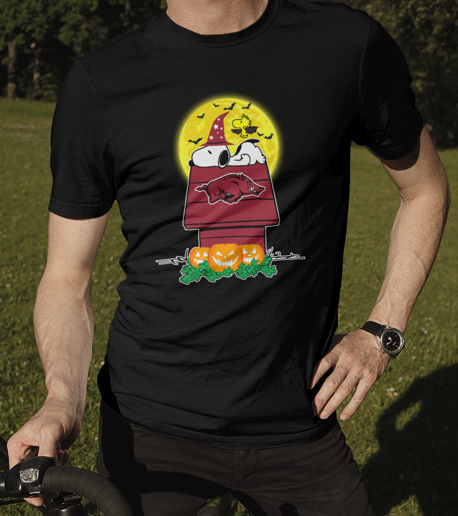 Arkansas Razorbacks Snoopy Woodstock Halloween Moon Pumpkins T-Shirt