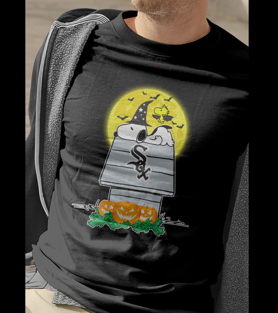 Chicago White Sox Snoopy Halloween Moon Pumpkins Woodstock House T-Shirt