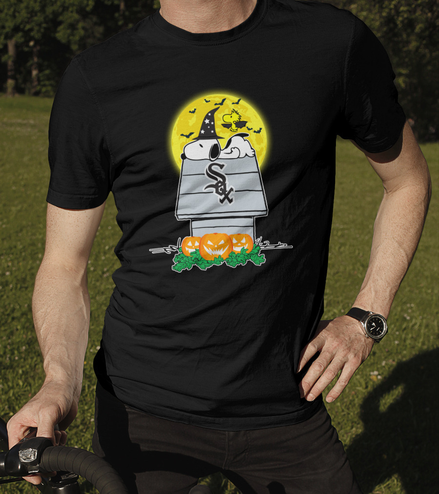 Chicago White Sox Snoopy Halloween Moon Pumpkins Woodstock House T-Shirt