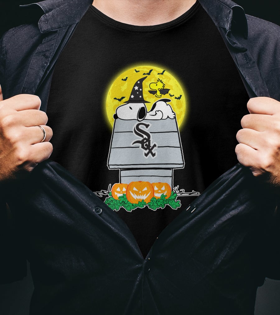 Chicago White Sox Snoopy Halloween Moon Pumpkins Woodstock House T-Shirt