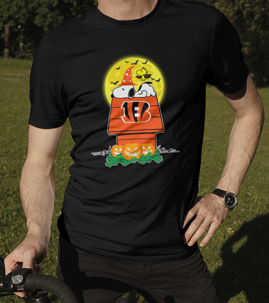 Cincinnati Bengals Snoopy And Woodstock Halloween Moon With Pumpkins And Witch Hat T-Shirt