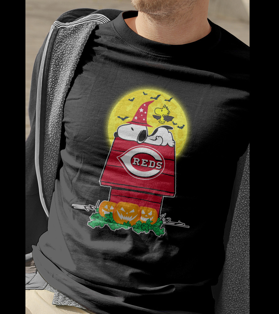 Cincinnati Reds Snoopy Halloween Doghouse Moon Pumpkins T-Shirt