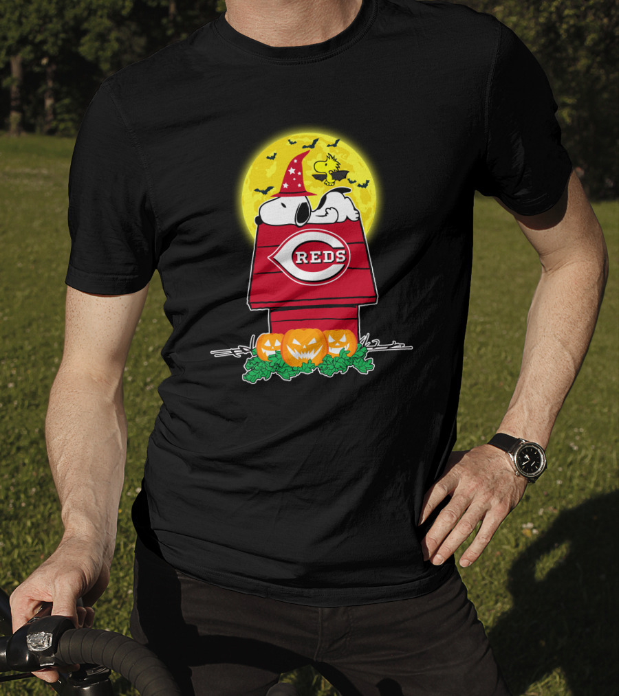Cincinnati Reds Snoopy Halloween Doghouse Moon Pumpkins T-Shirt