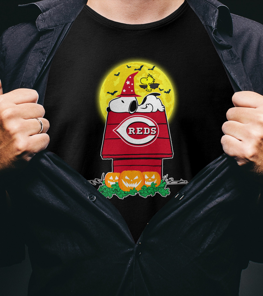 Cincinnati Reds Snoopy Halloween Doghouse Moon Pumpkins T-Shirt