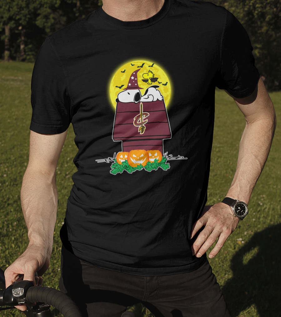 Cleveland Cavaliers Snoopy Halloween Peanuts Moon Pumpkins T-Shirt