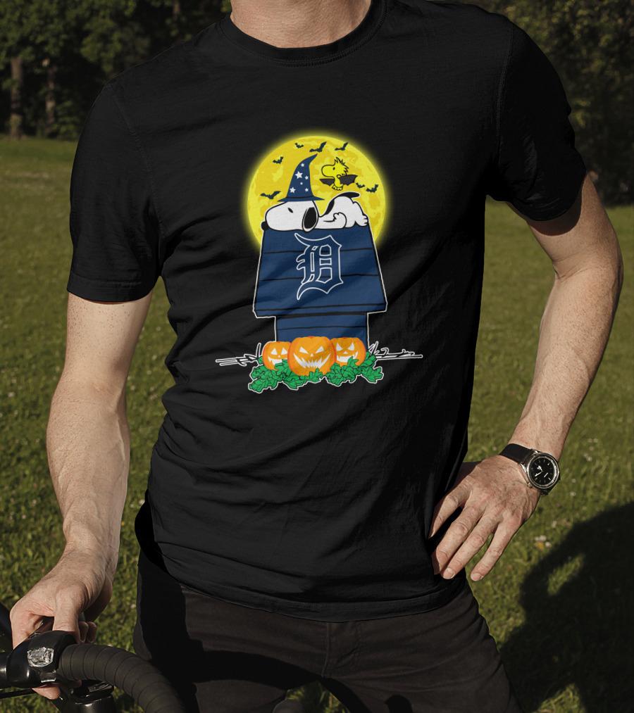 Detroit Tigers Snoopy Woodstock Halloween Pumpkins Moon T-Shirt