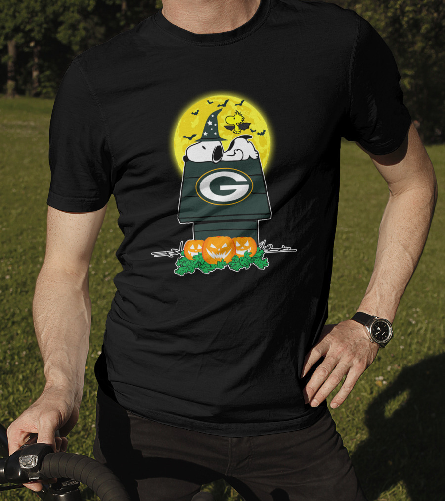 Green Bay Packers Snoopy Woodstock Halloween Moon Pumpkins T-Shirt