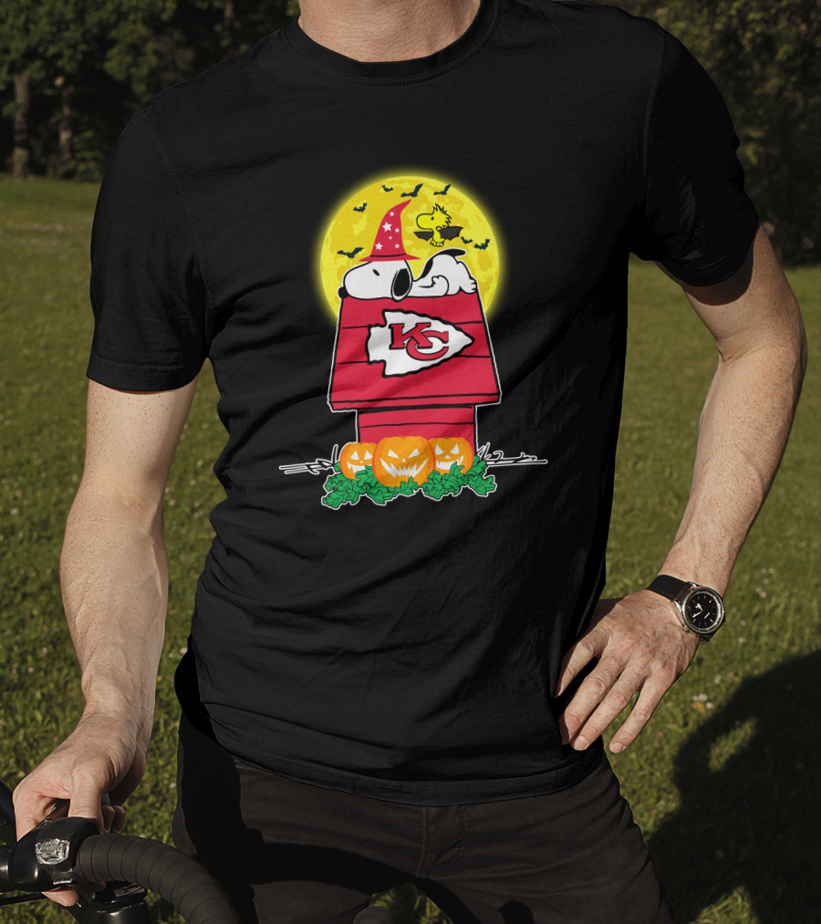 Kansas City Chiefs Snoopy Halloween Pumpkin Doghouse Moon Festival T-Shirt