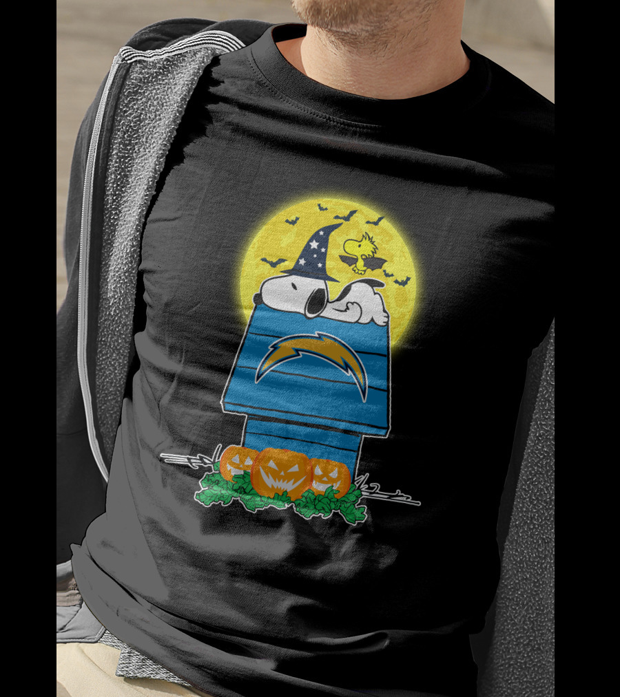Los Angeles Chargers Snoopy Halloween Pumpkin Full Moon Scene T-Shirt