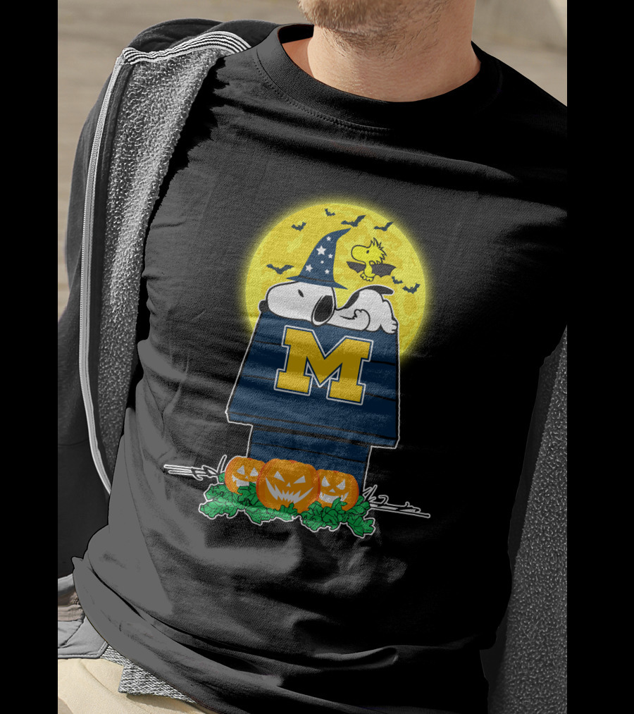 Michigan Wolverines Snoopy Halloween Full Moon Pumpkins T-Shirt