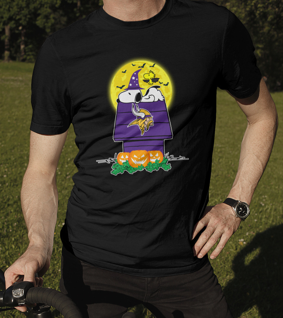 Minnesota Vikings Snoopy Halloween Peanuts Woodstock Pumpkins Full Moon T-Shirt