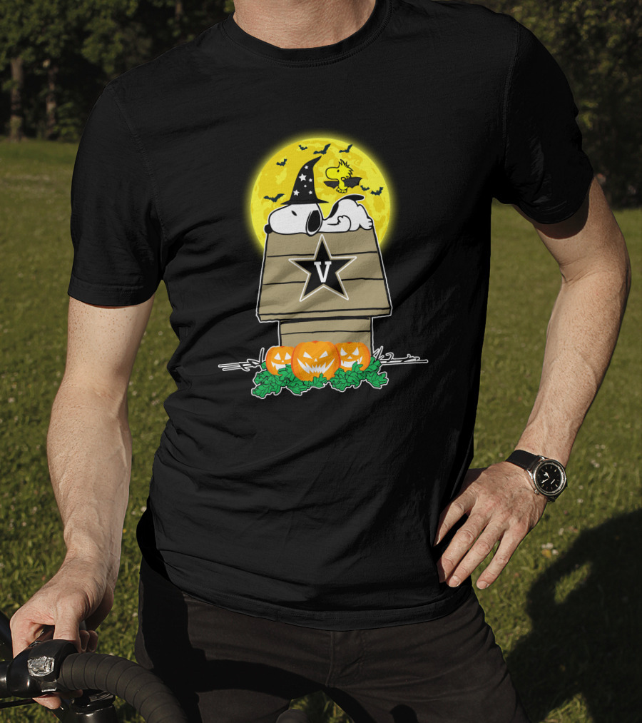 Vanderbilt Commodores Snoopy Halloween Moon Pumpkins T-Shirt