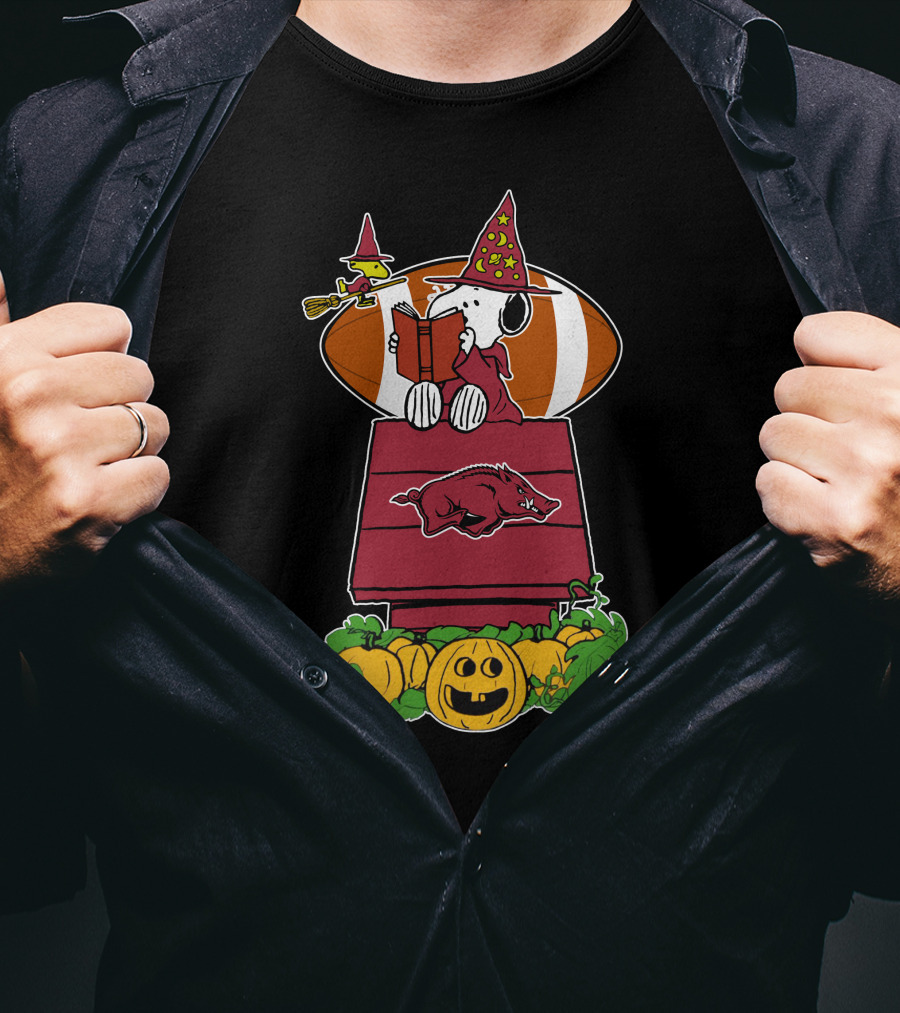 Arkansas Razorbacks Snoopy Halloween Woodstock Witch Pumpkin Football House T-Shirt