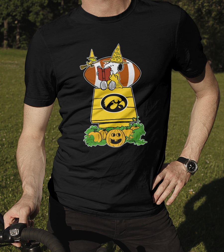 Iowa Hawkeyes Snoopy Halloween Football Pumpkin Scene T-Shirt